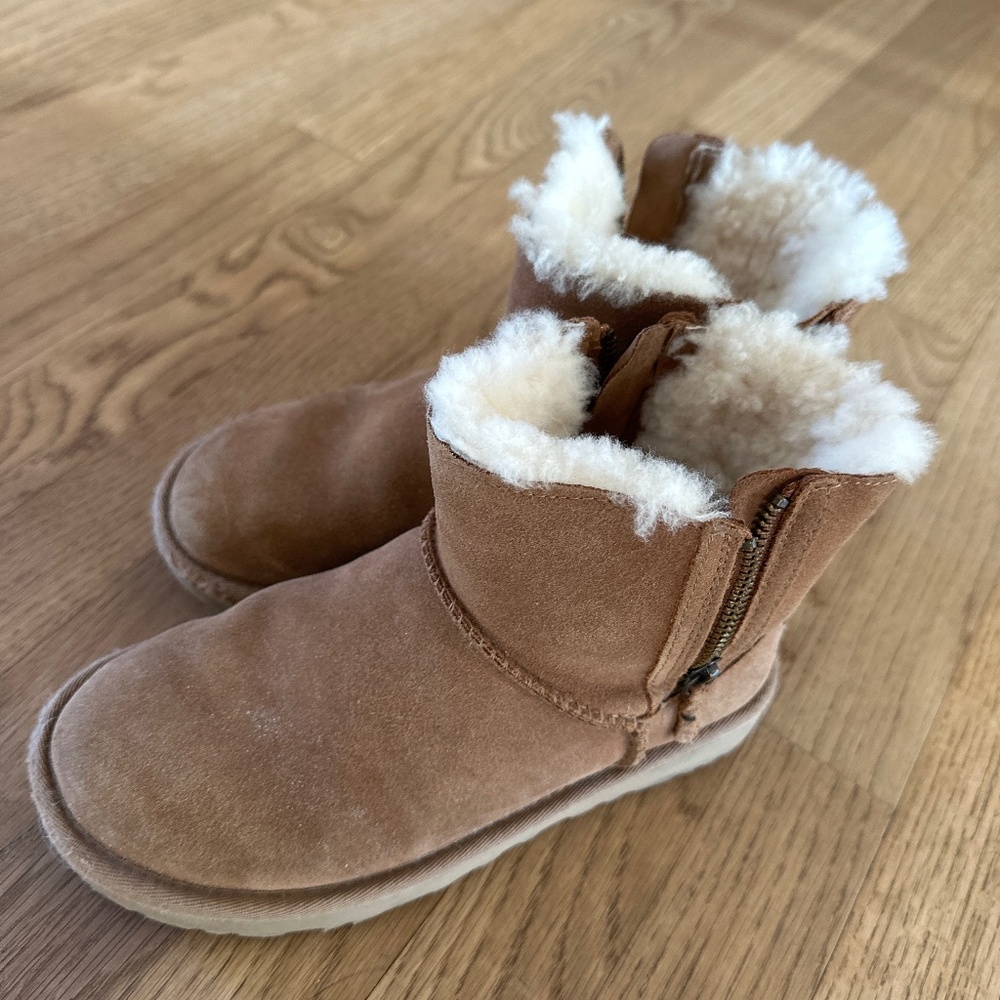 Ugg girls boots